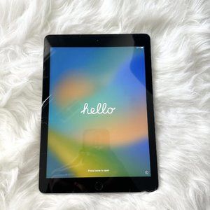 iPad 9.7" Retina Display Wifi 32 GB Touch ID Space Grey Excellent